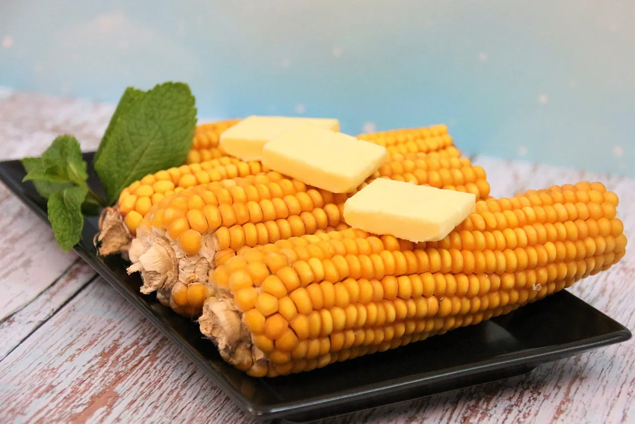 Готовое блюдо: Кукуруза в духовке с чесночным маслом