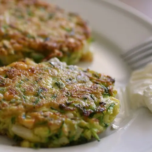 Готовое блюдо: Кабачковые оладьи с укропом